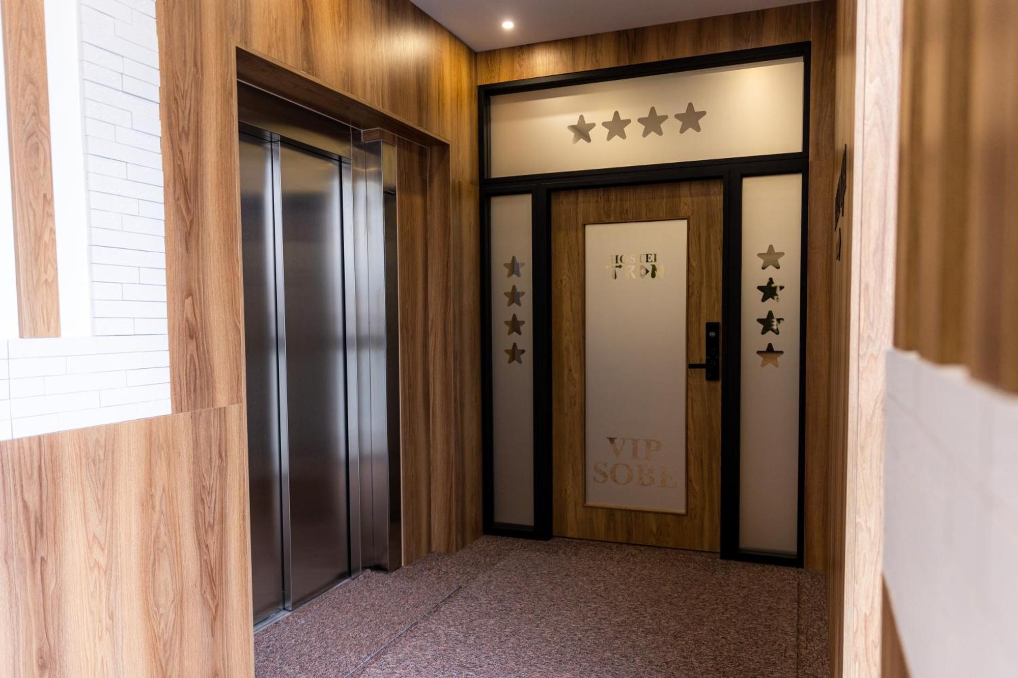 Hostel Tron Травник Экстерьер фото