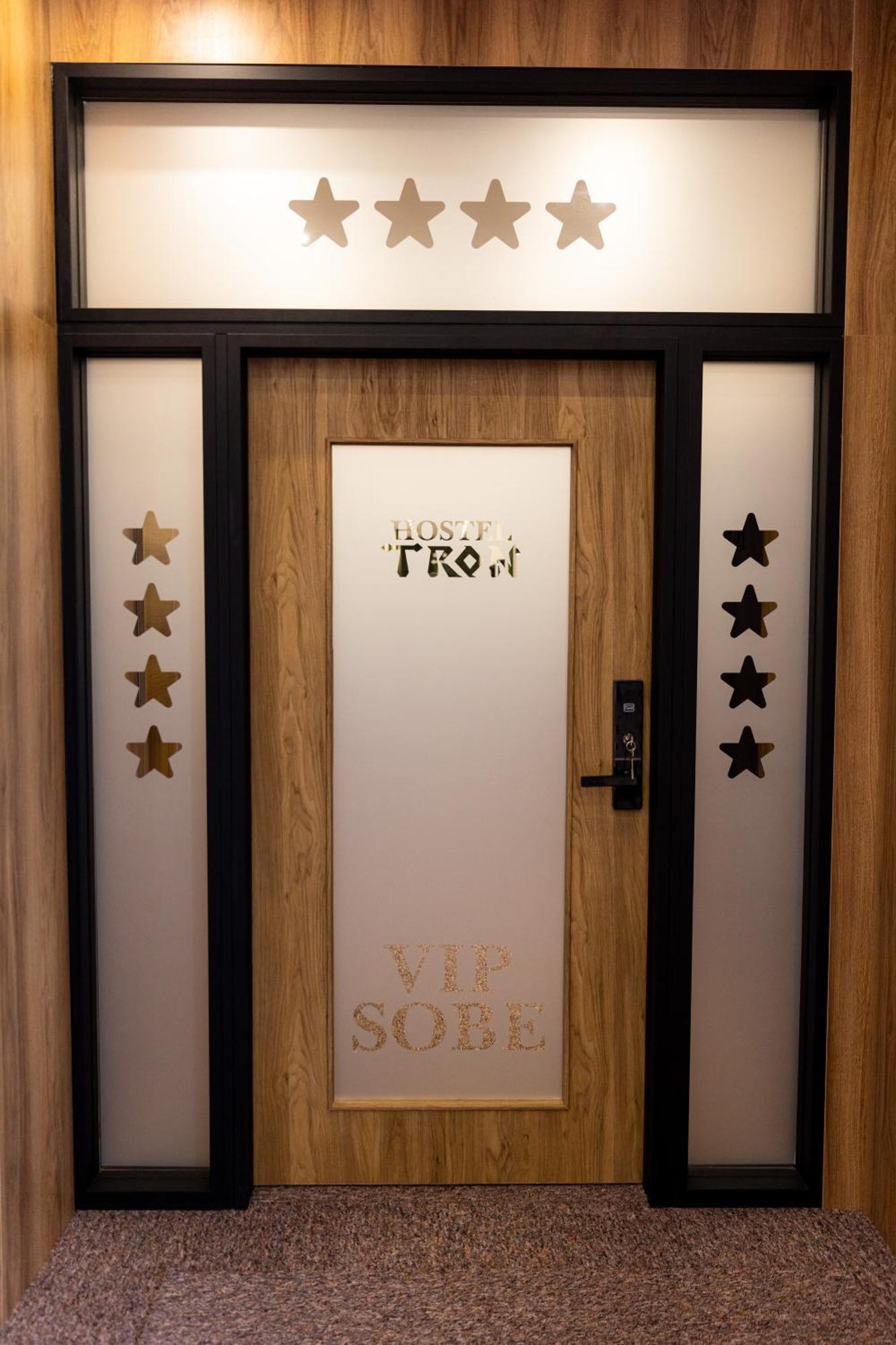 Hostel Tron Травник Экстерьер фото