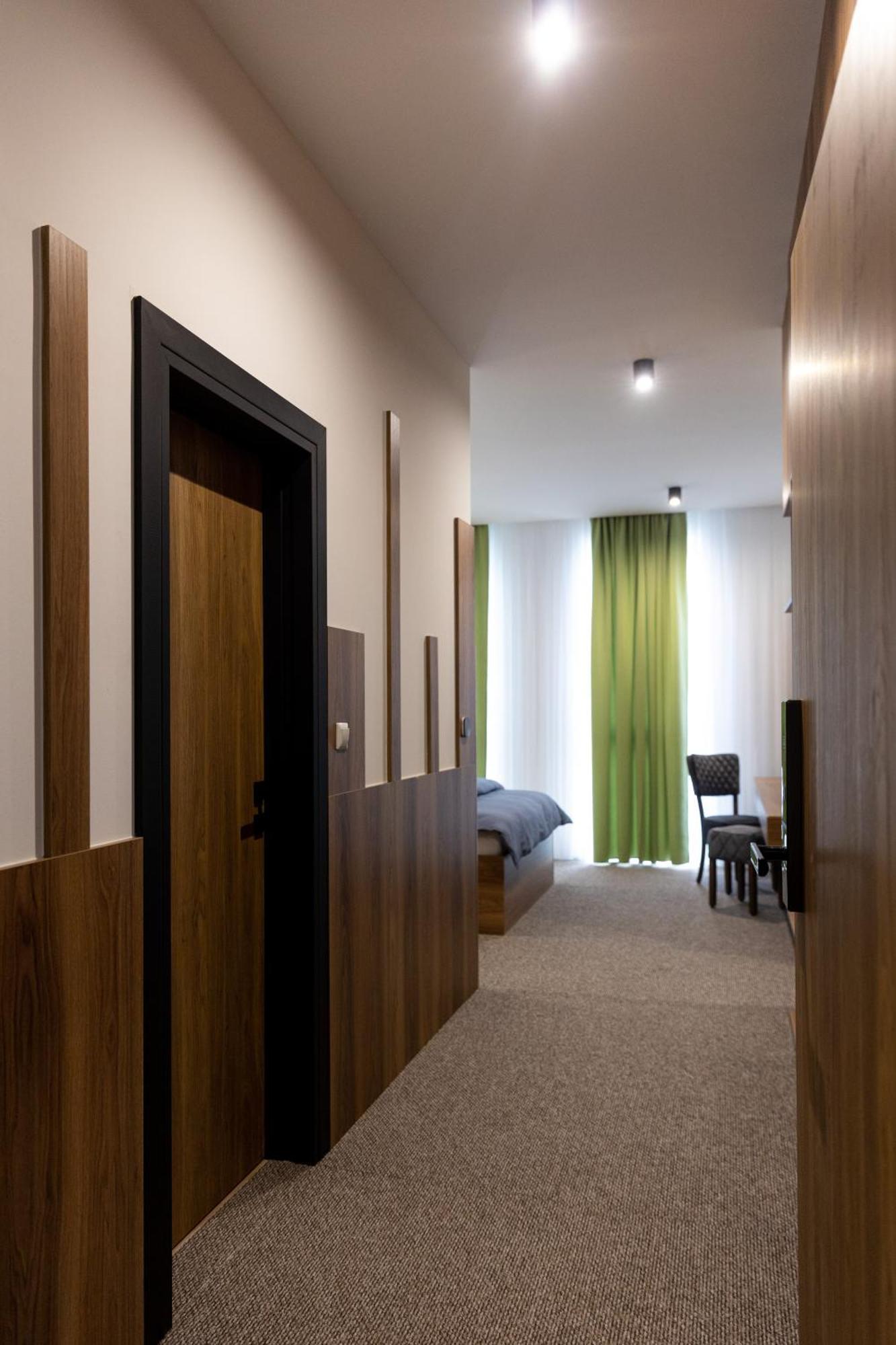 Hostel Tron Травник Экстерьер фото